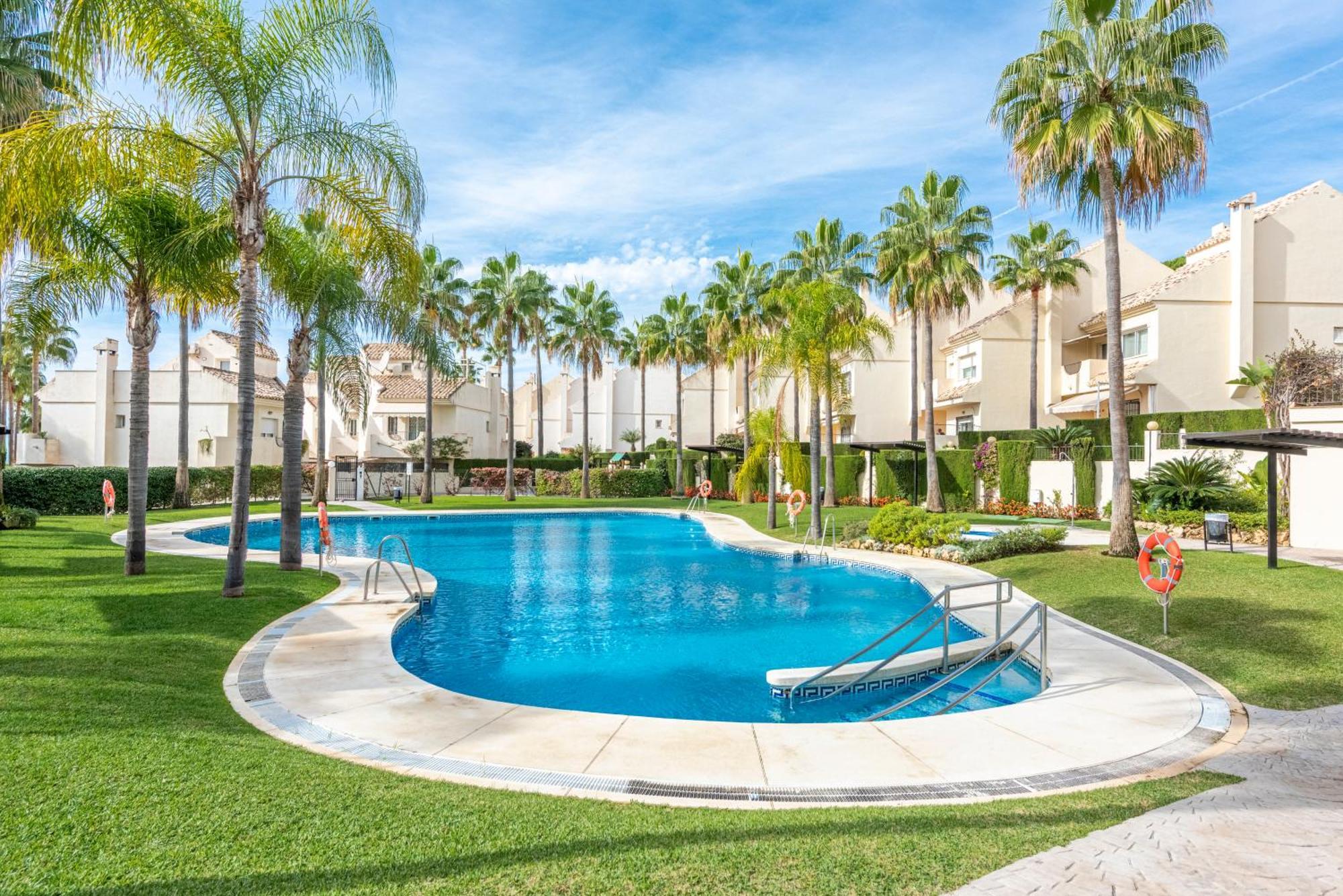 El Arenal Townhouse By The Beach With Swimming Pool - Eaw Homes Марбелья Екстер'єр фото